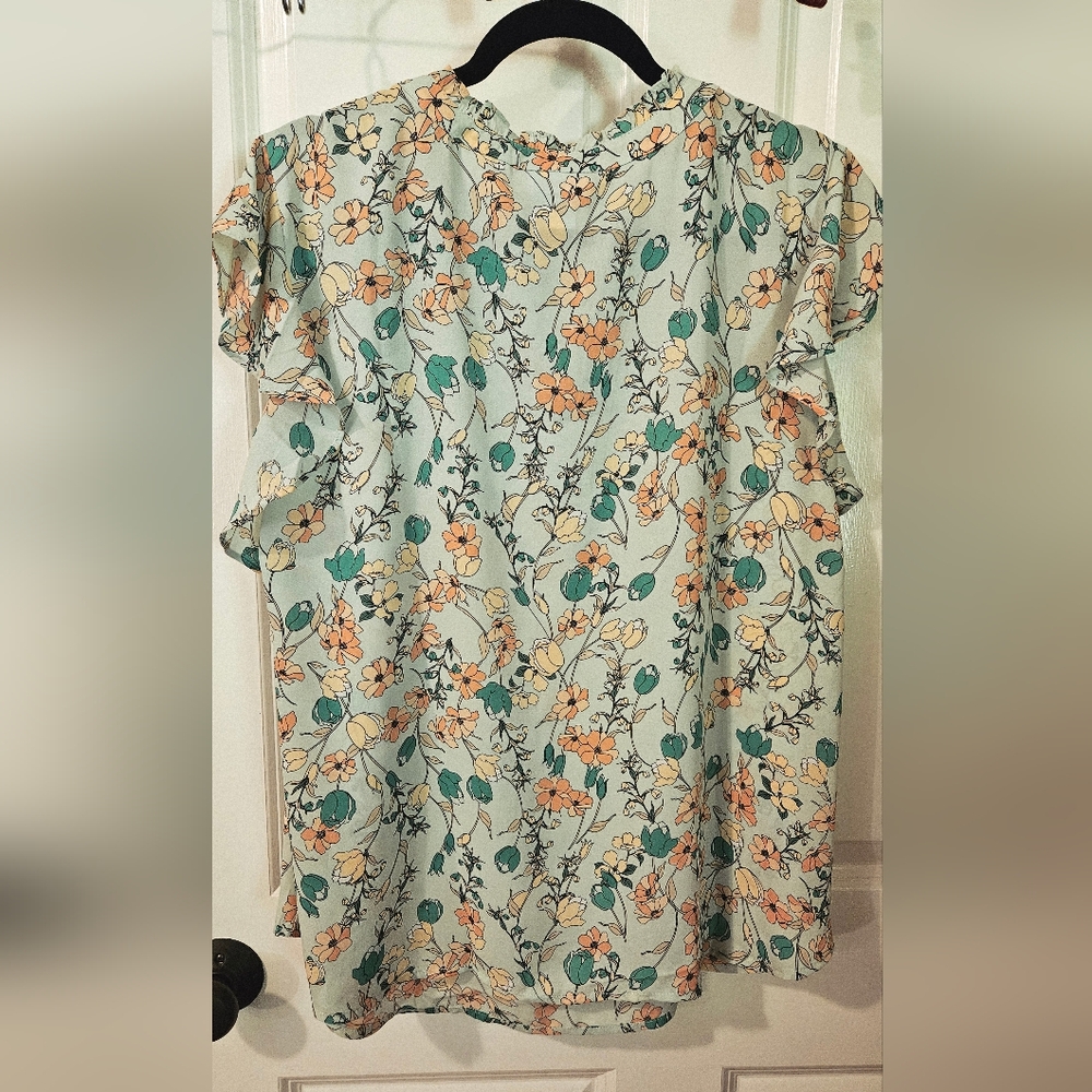 NWOT Liz Claiborne Pale Green Floral Cap Sleeve Blouse - Picture 2 of 8